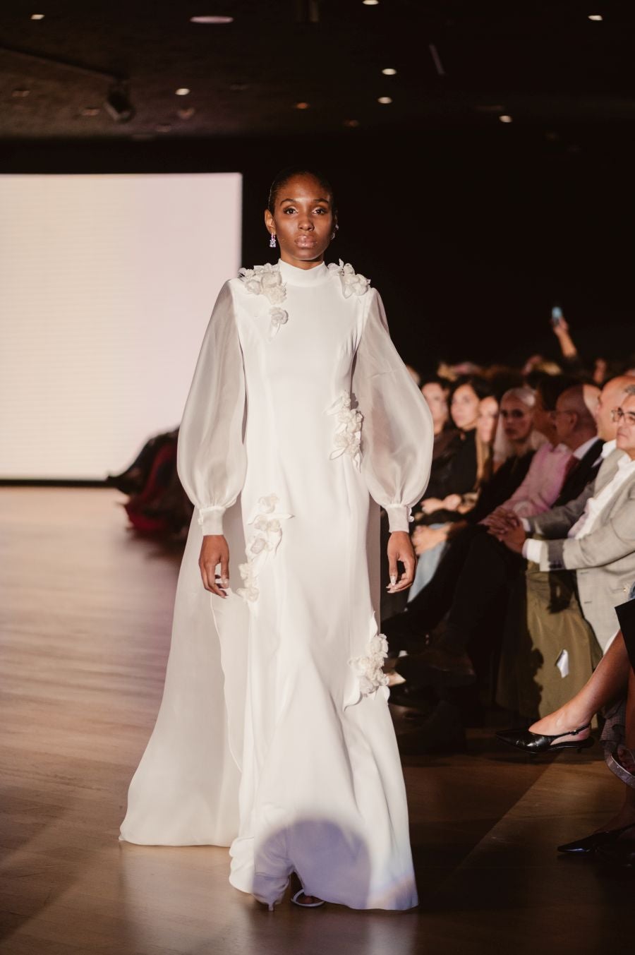 Arquitectura y poesía en el desfile de CLARO Couture