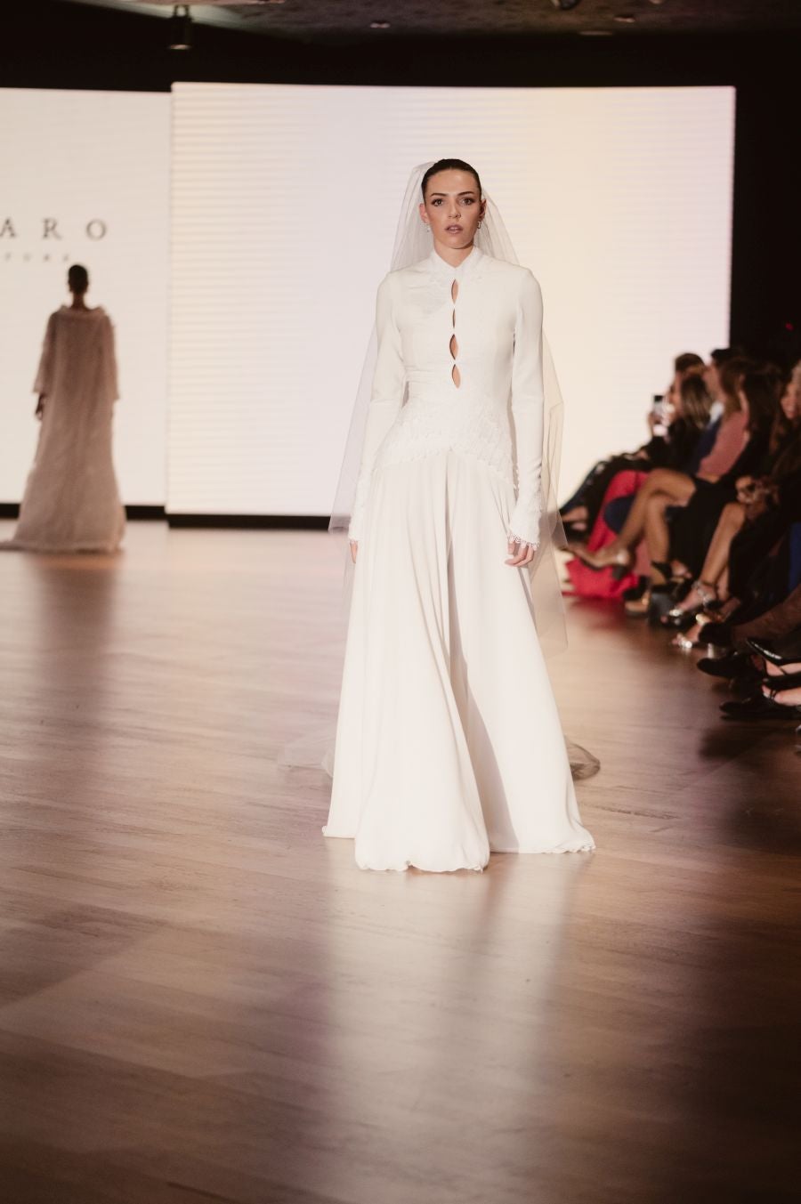 Arquitectura y poesía en el desfile de CLARO Couture