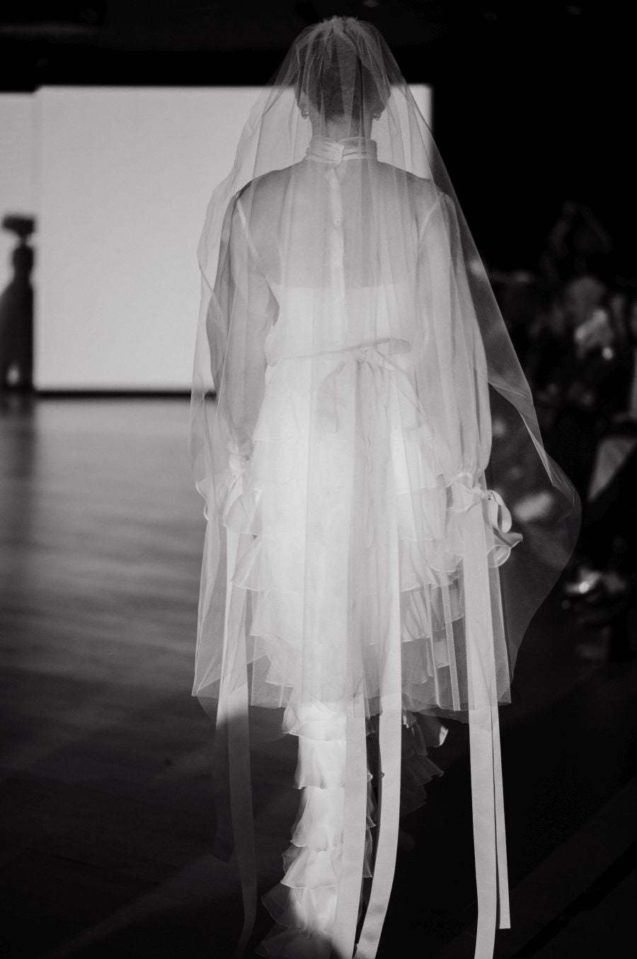 Arquitectura y poesía en el desfile de CLARO Couture