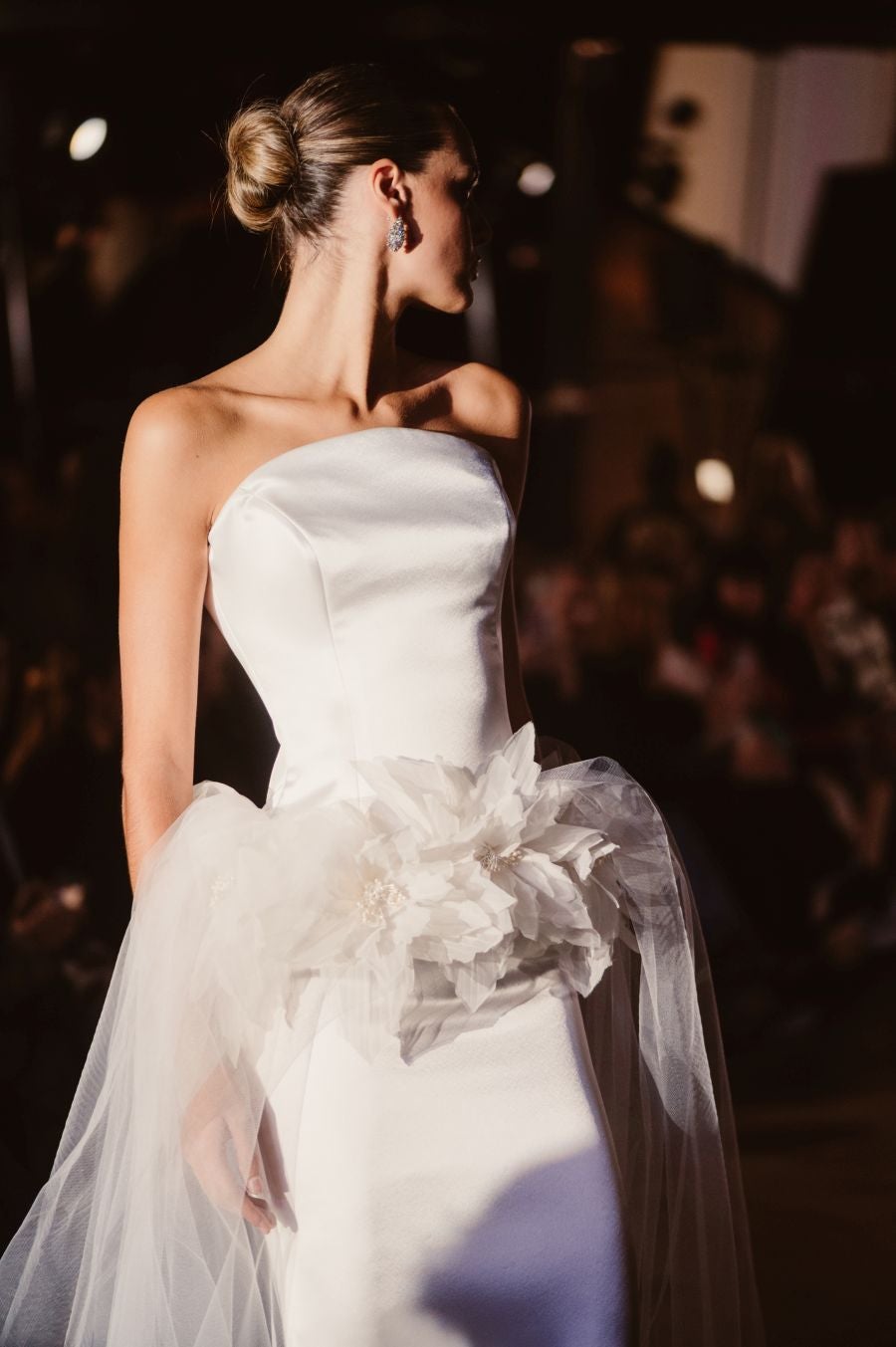 Arquitectura y poesía en el desfile de CLARO Couture