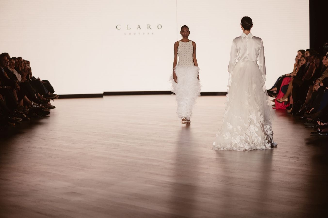 Arquitectura y poesía en el desfile de CLARO Couture
