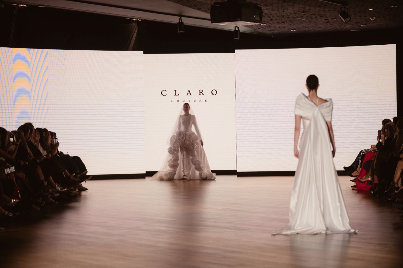 Arquitectura y poesía en el desfile de CLARO Couture