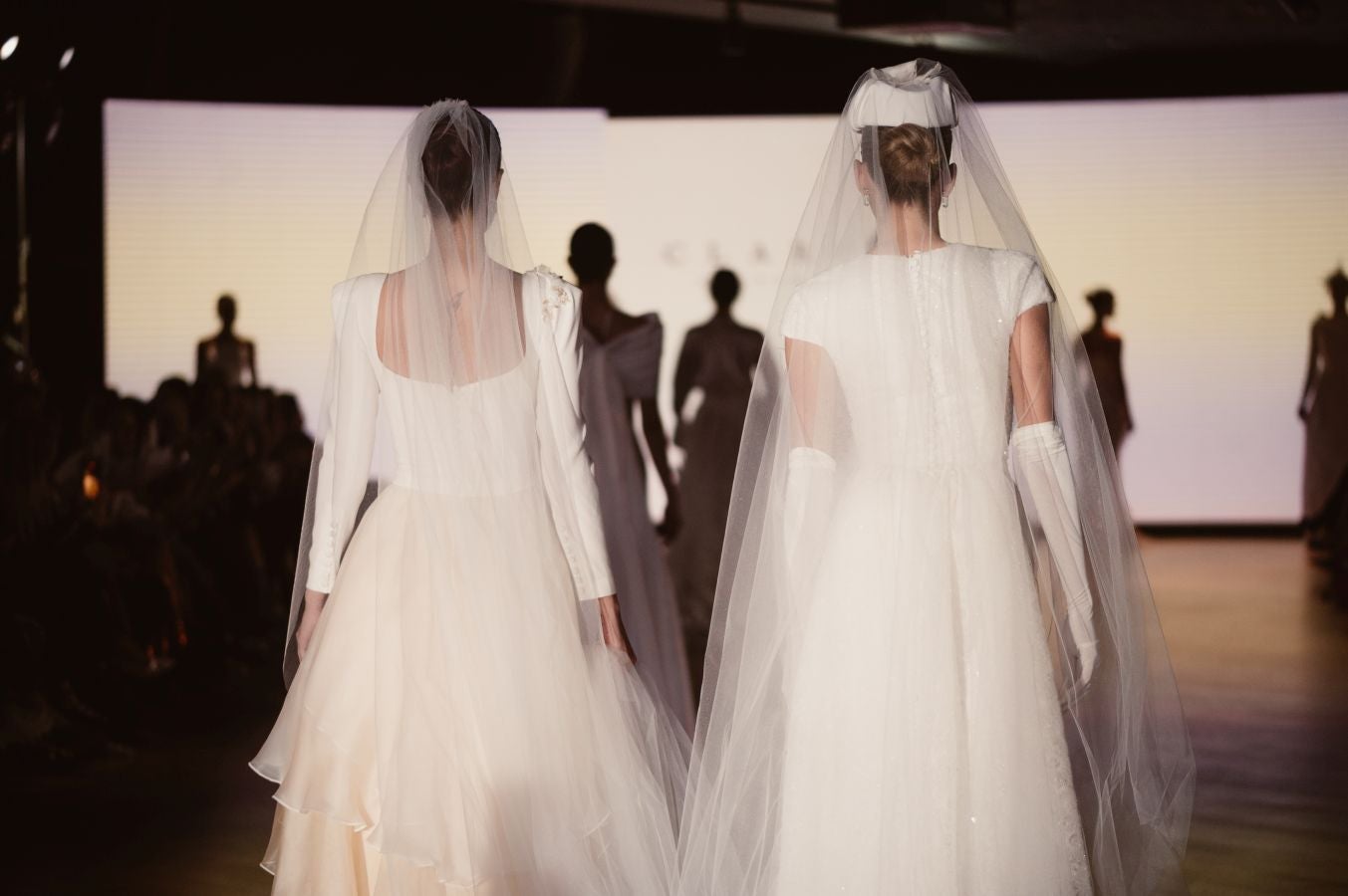 Arquitectura y poesía en el desfile de CLARO Couture