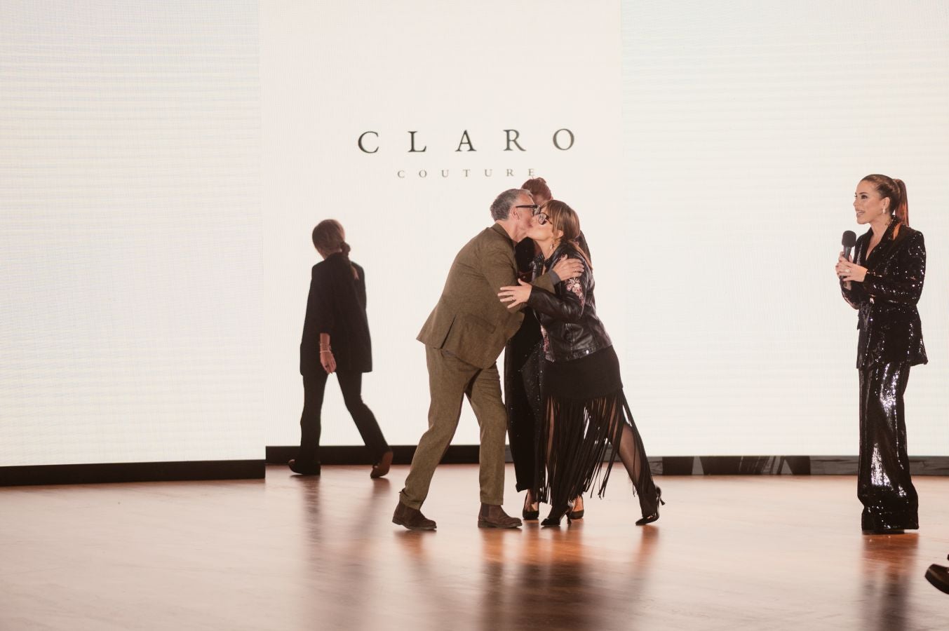 Arquitectura y poesía en el desfile de CLARO Couture