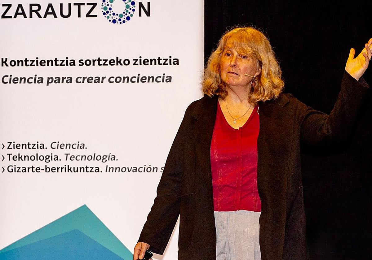 Lori Thompson en su intervención.