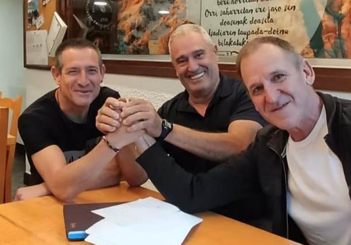 Jon Larrañaga de Lekanazpi, Ruben Garmendia de Kimu-Berri y Javi Zubizarreta de Izadi Zaleak, a las puertas del desafío.