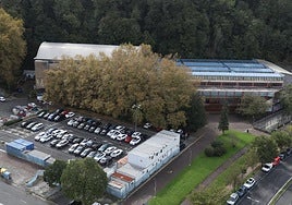 El frontón Atano III, a la izquierda, y el polideportivo Gasca, son edificios contiguos.