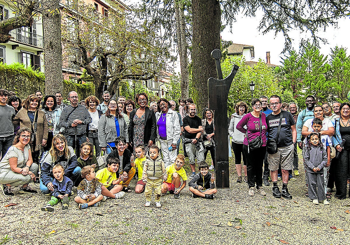 Bizilagun berriak Udaleko zinegotziekin eta Joana Mendiburu alkatearekin.