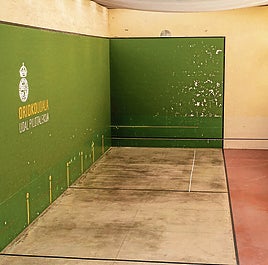 Tras el derribo del frontón de Orio, en su lugar se construirán 24 nuevas viviendas y un nuevo frontón cubierto de 17x11 metros.