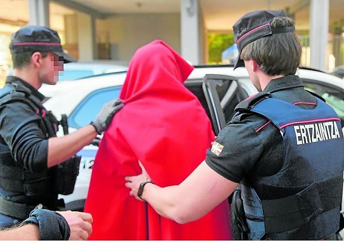 El «español de 47 años» detenido por el homicidio de Zarautz.