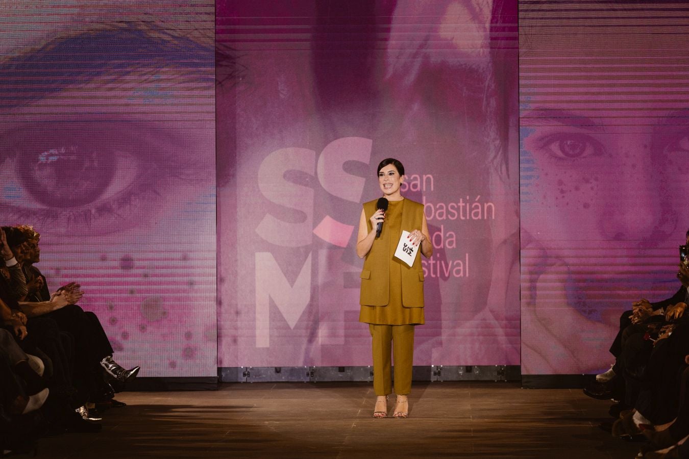 Desfile de Noventa Grados en SSMF