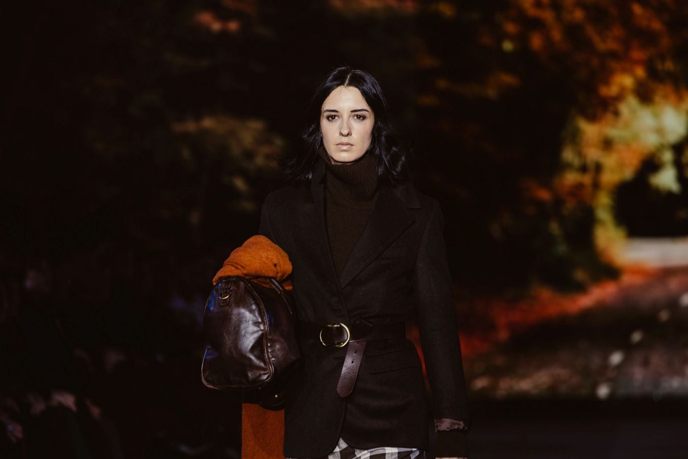 Siluetas amplias y relajadas en el desfile de Sketch