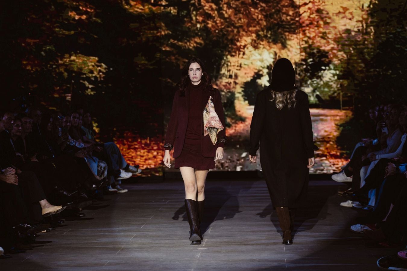 Siluetas amplias y relajadas en el desfile de Sketch