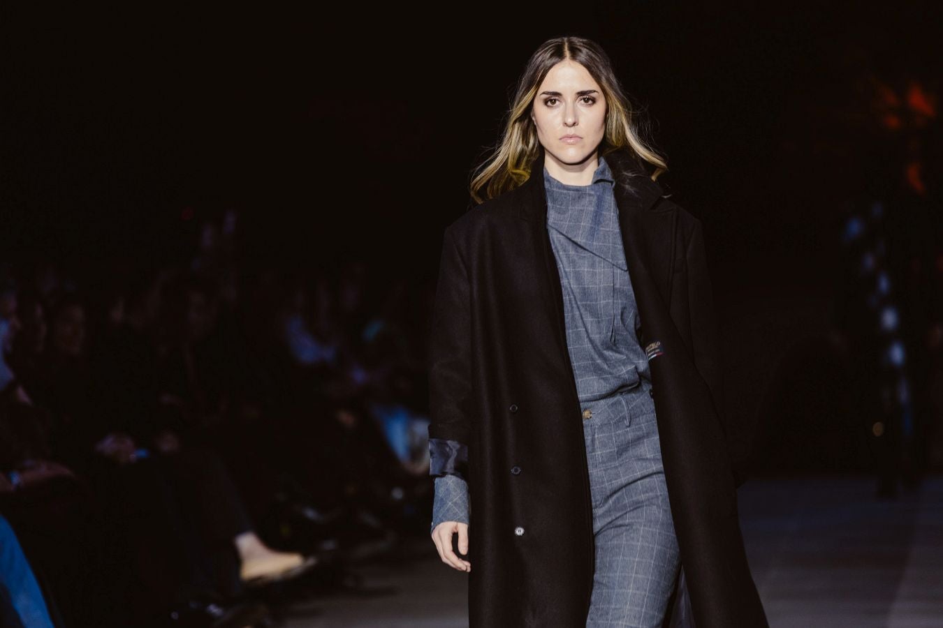 Siluetas amplias y relajadas en el desfile de Sketch