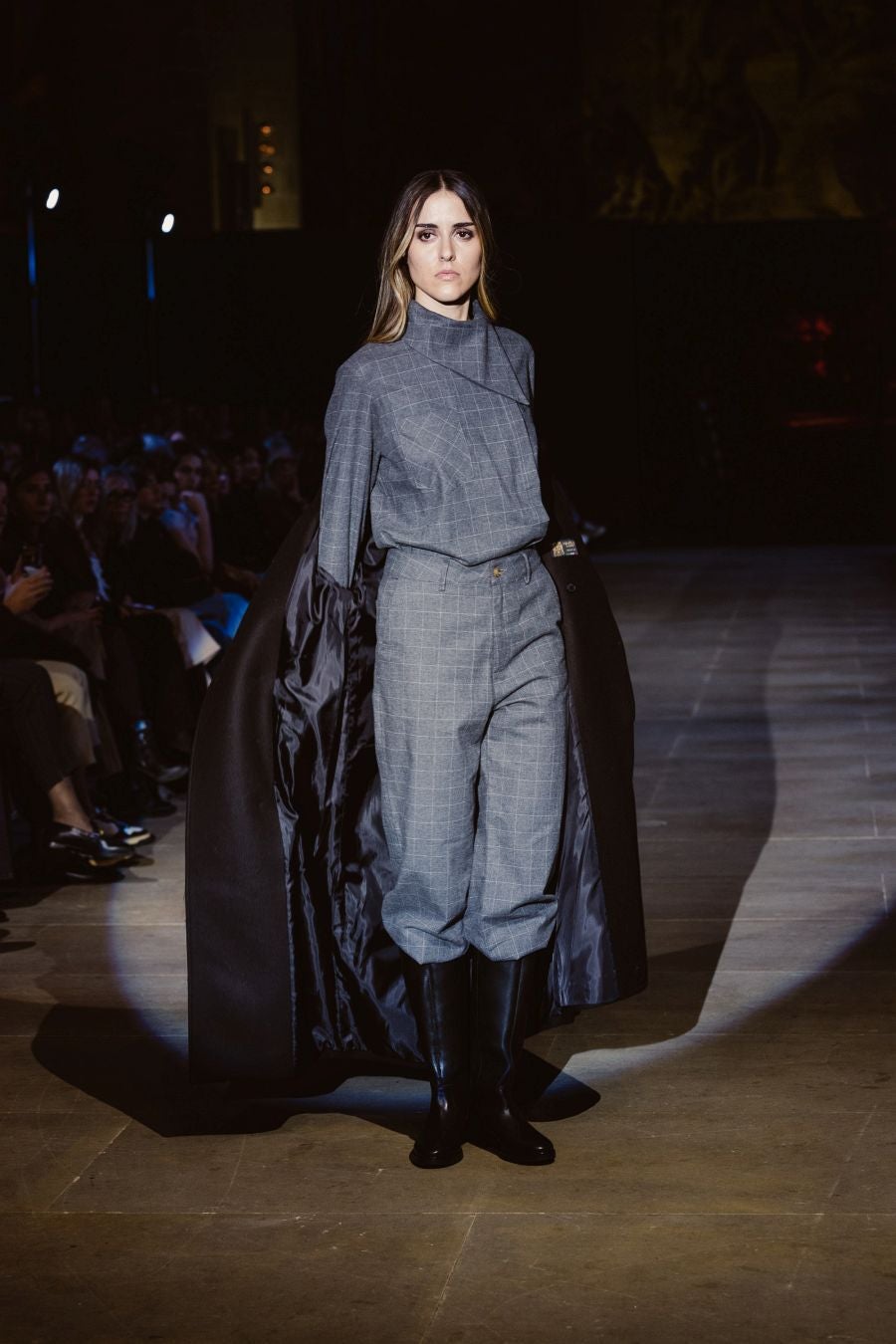 Siluetas amplias y relajadas en el desfile de Sketch