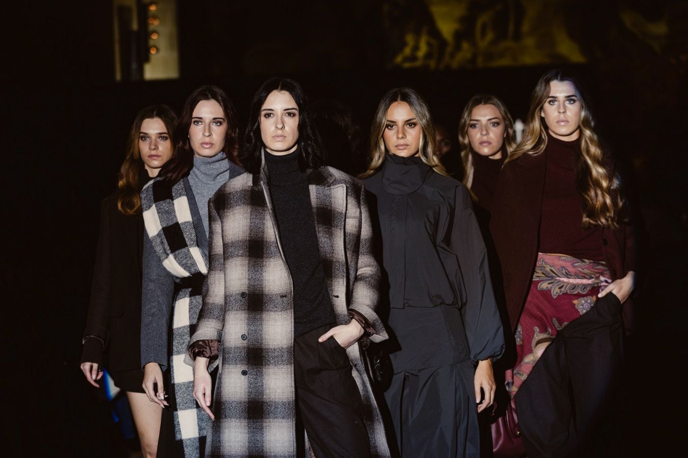 Siluetas amplias y relajadas en el desfile de Sketch