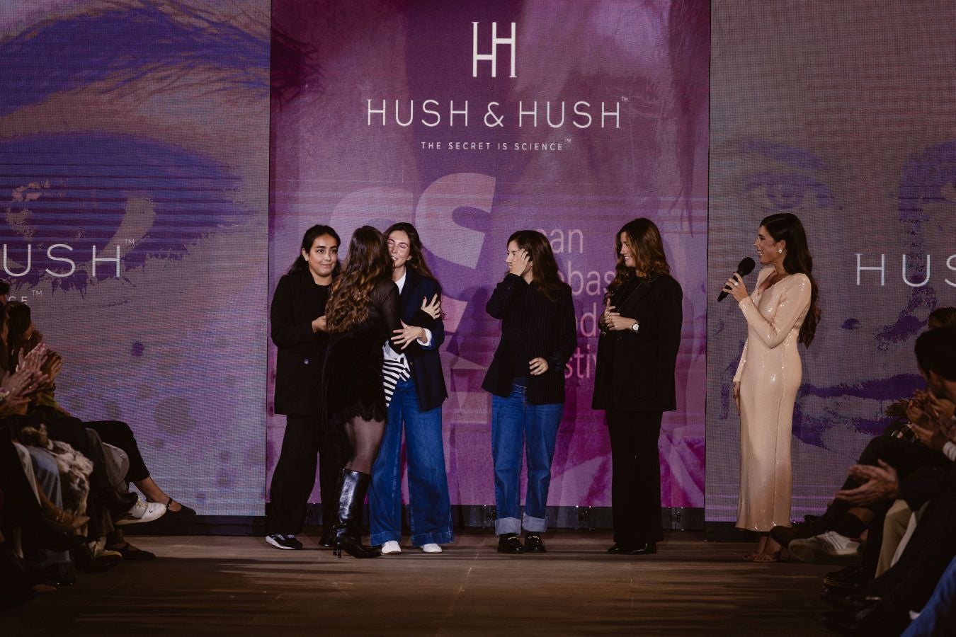 Siluetas amplias y relajadas en el desfile de Sketch