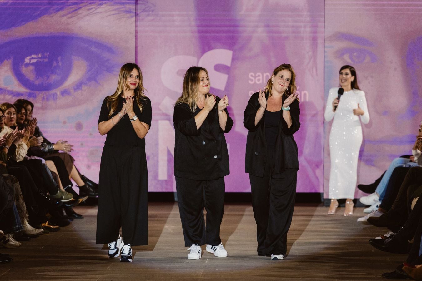Alicia Rueda luce sus vestidos en San Telmo