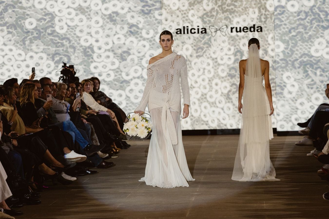 Alicia Rueda luce sus vestidos en San Telmo
