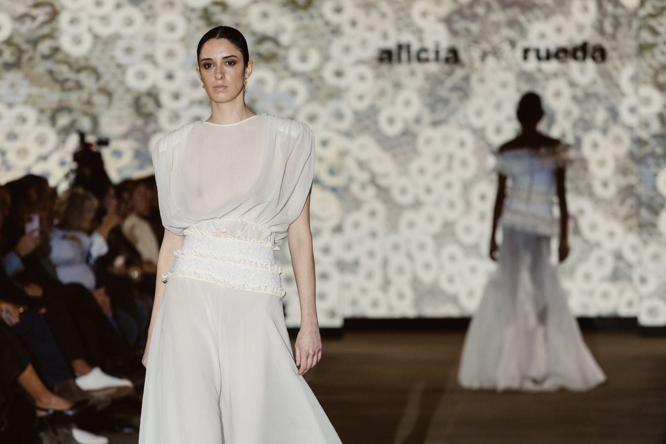 Alicia Rueda luce sus vestidos en San Telmo