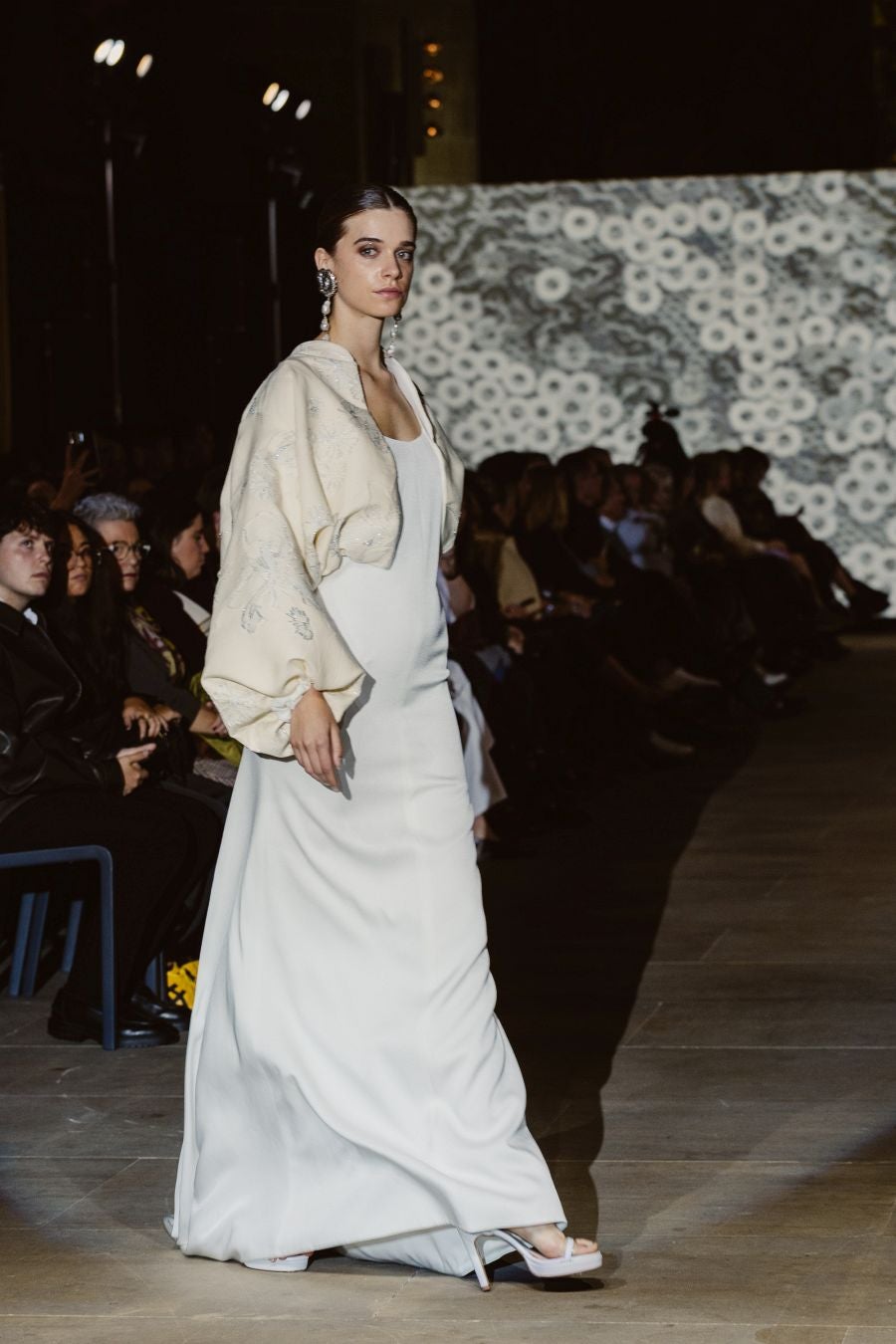 Alicia Rueda luce sus vestidos en San Telmo