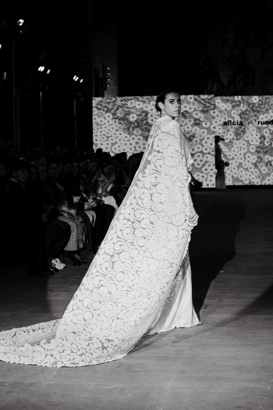 Alicia Rueda luce sus vestidos en San Telmo