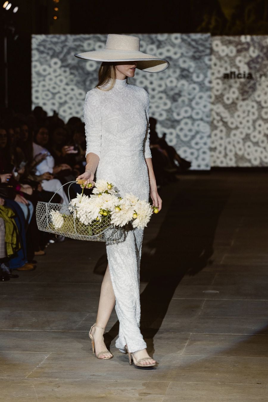 Alicia Rueda luce sus vestidos en San Telmo