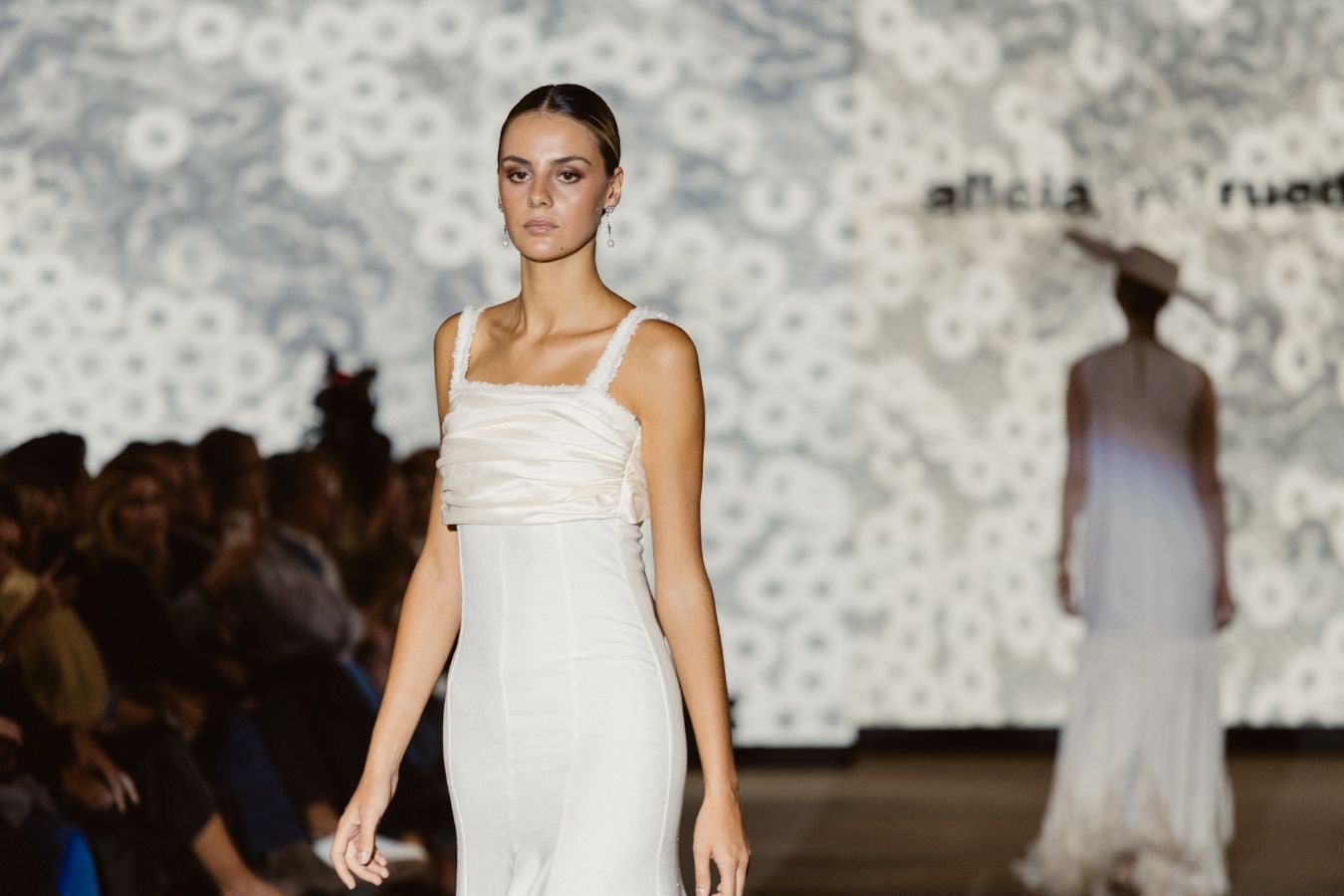 Alicia Rueda luce sus vestidos en San Telmo