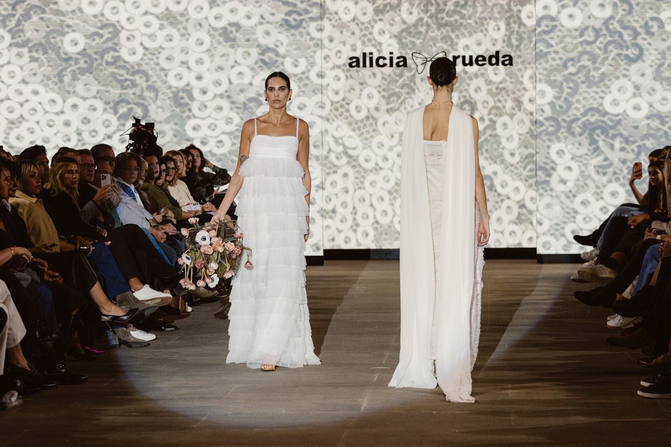 Alicia Rueda luce sus vestidos en San Telmo