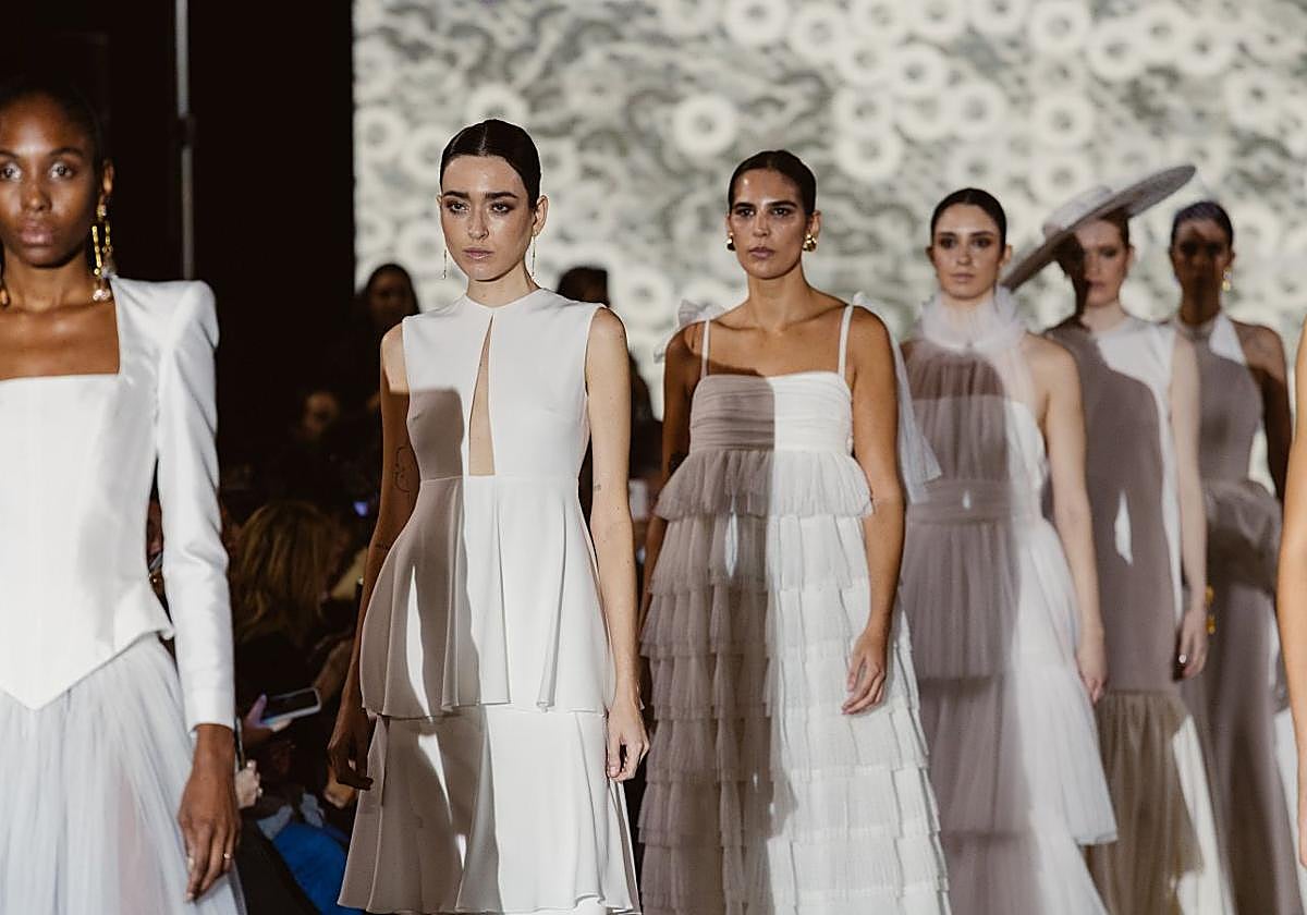 Alicia Rueda luce sus vestidos en San Telmo