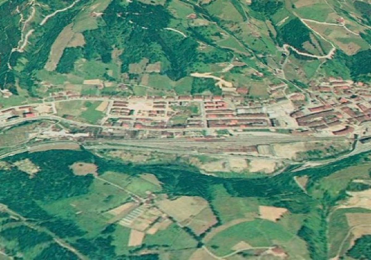 1991. La imagen aérea del año 1991 muestra un Beasain con más zonas verdes y menos construcciones, preparada para la revolución que llegaría. g. earth
