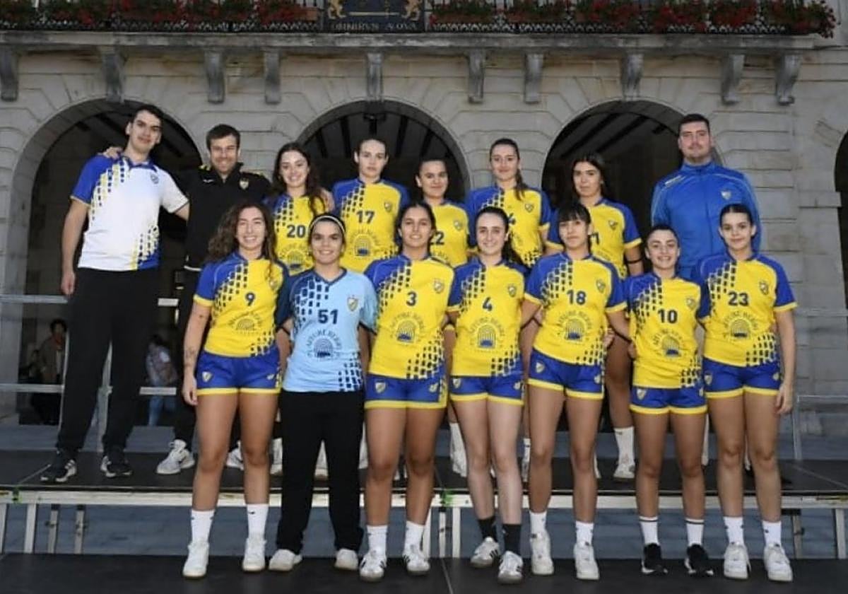 Las jugadoras de balonmano del Urola podrán compartir un pequeño entrenamiento con las del Bera Bera el lunes.