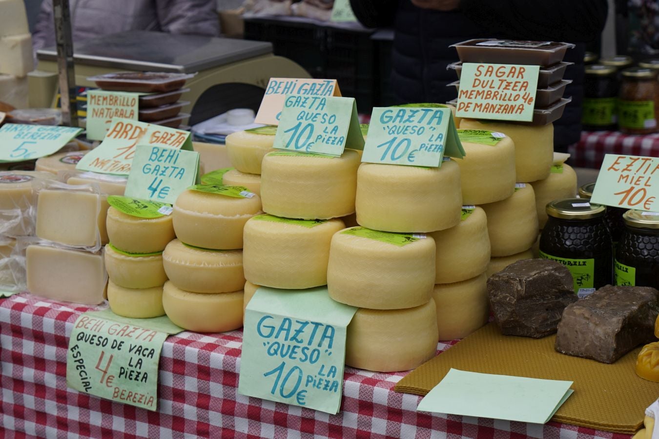 Ardiki egun bikaina Zaldibian