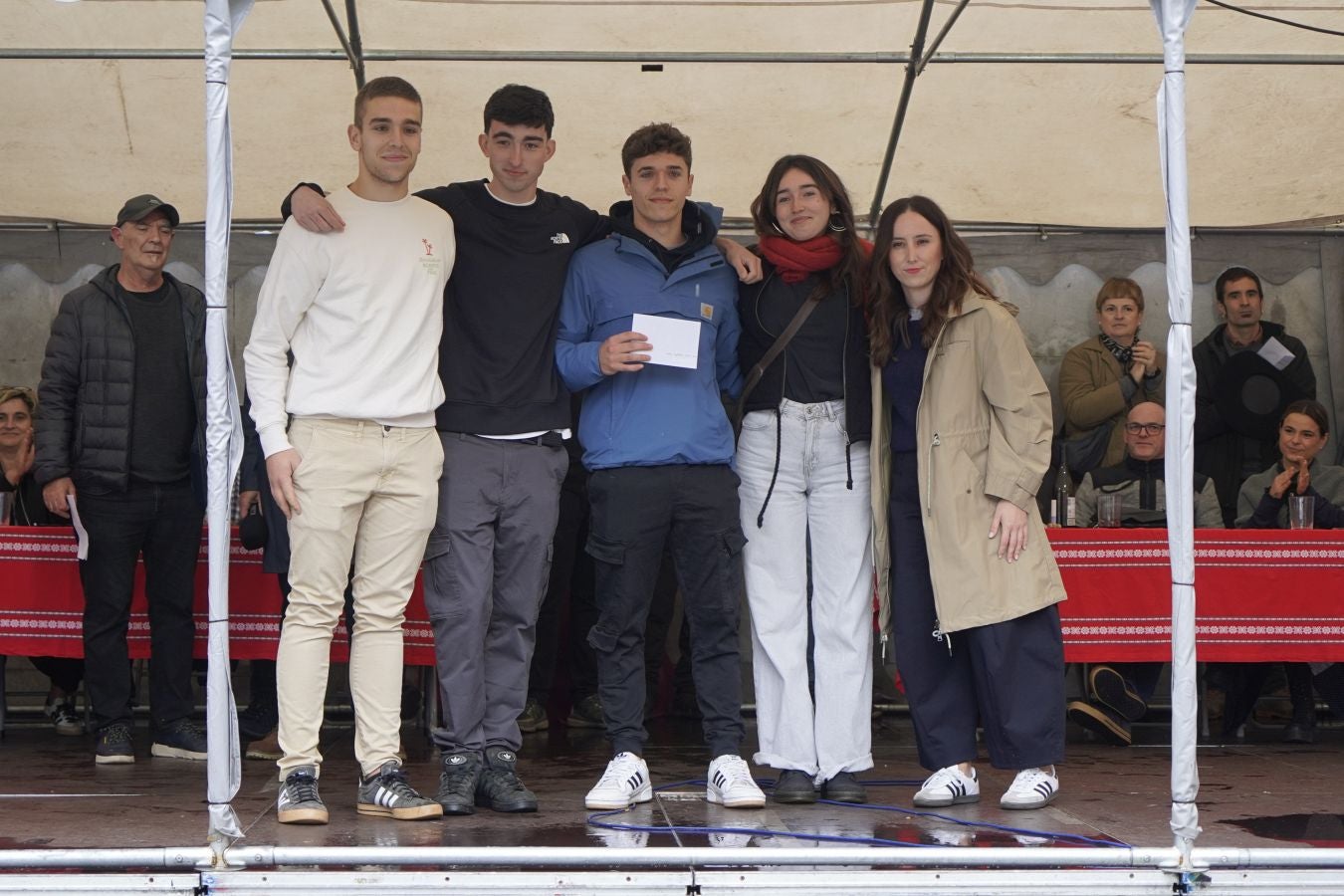 Ardiki egun bikaina Zaldibian