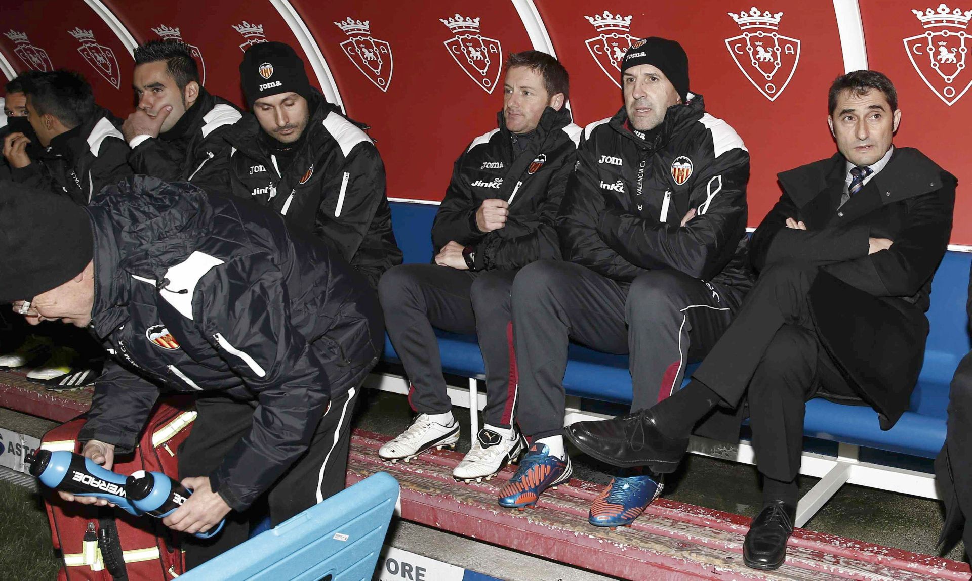 Ochotorena combate el frío de Pamplona en el banquillo de El Sadar junto a Valverde, entonces entrenador del Valencia 