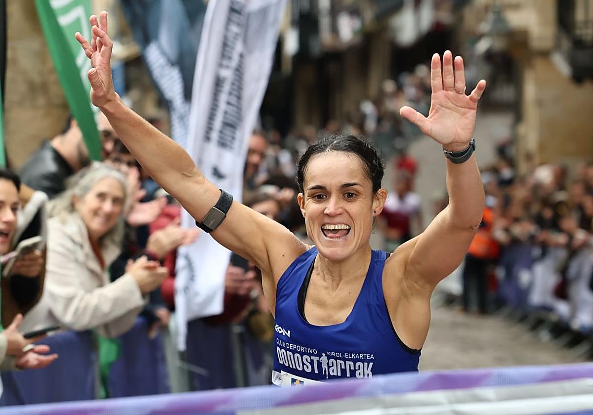 Nerea Egia celebra su victoria en Hondarribia.