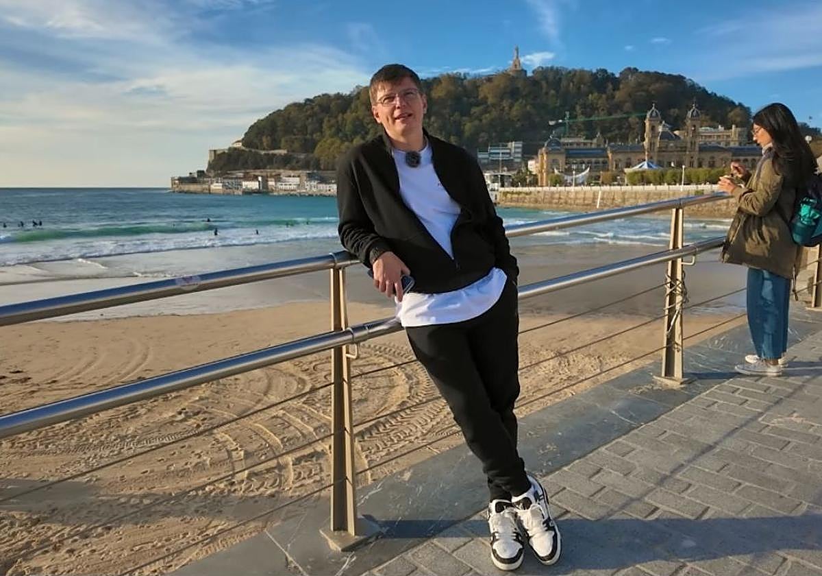 El exfutbolista Andrey Arshavin encantado con su visita a San Sebastián: «Me recuerda a Niza»