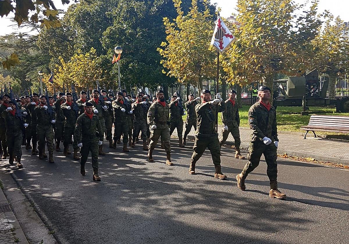 Desfile para celebrar el 490 aniversario del regimiento Tercio Viejo de Sicilia nº 67.