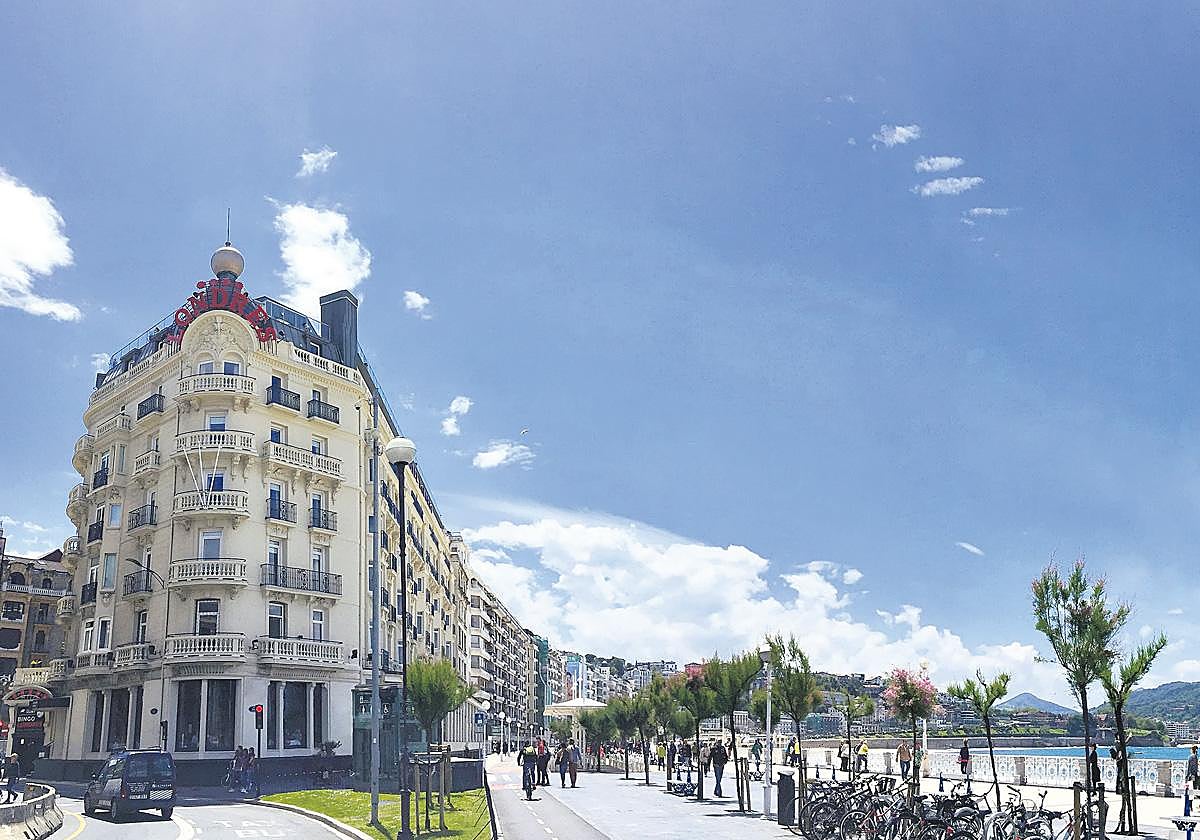 Ubicación privilegiada. El Hotel de Londres y de Inglaterra se ubica en el epicentro de la capital guipuzcoana y recientemente ha reformado el fondo y la forma de sus espacios de restauración