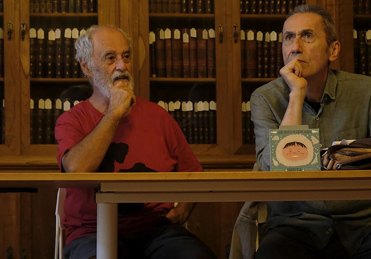 Juan Kruz Igerabide eta Jabier Muguruza, diskoaren aurkezpenean.