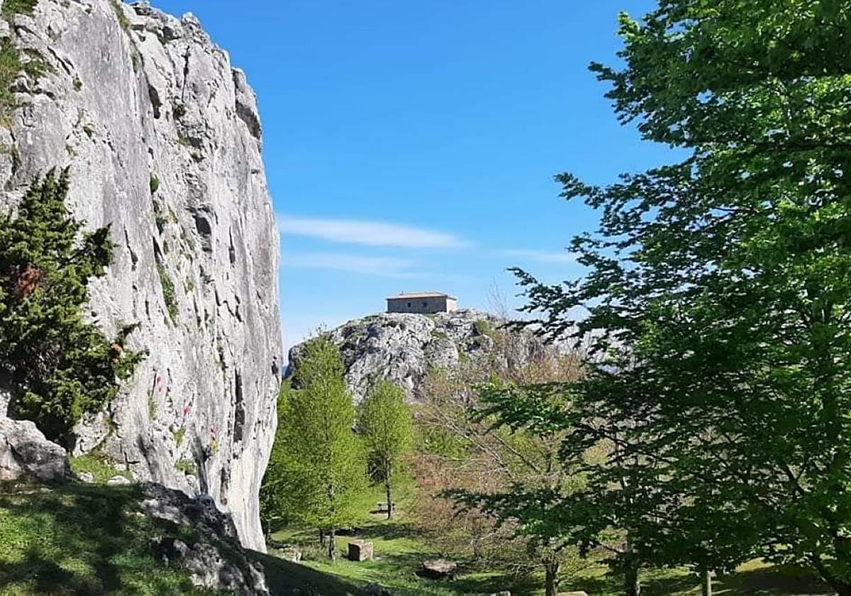 Los jeltzales proponen mejorar la conservación del entorno de Aitzorrotz e invitan a la gente «a ser parte activa».