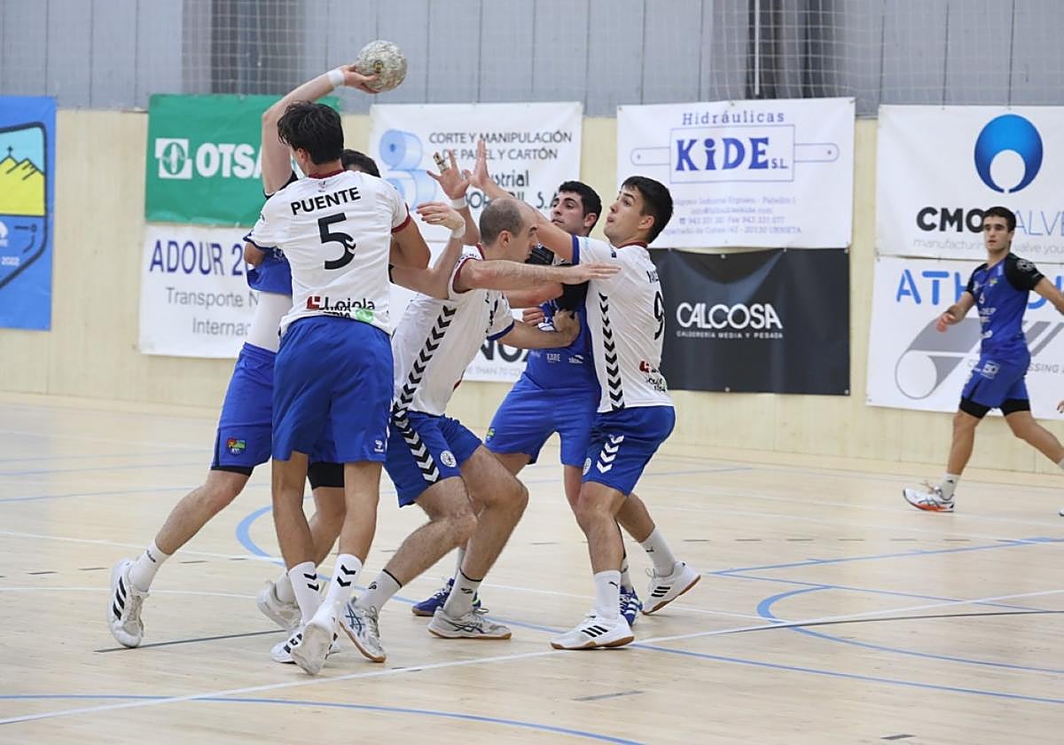 El Eibar Eskubaloia volvió a ganar a domicilio por un ajustado 30-32 frente al Loyola.