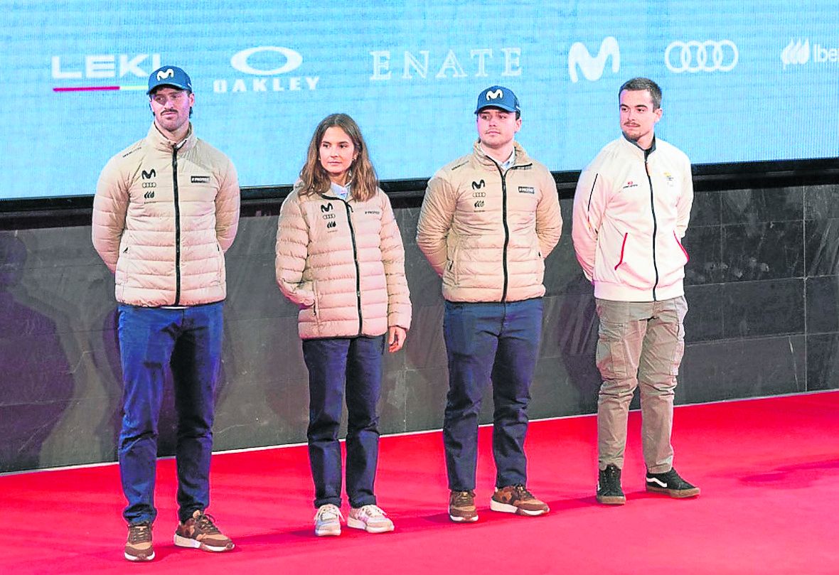 Eguibar, Idiakez y Romero, con plumífero, ayer en la presentación