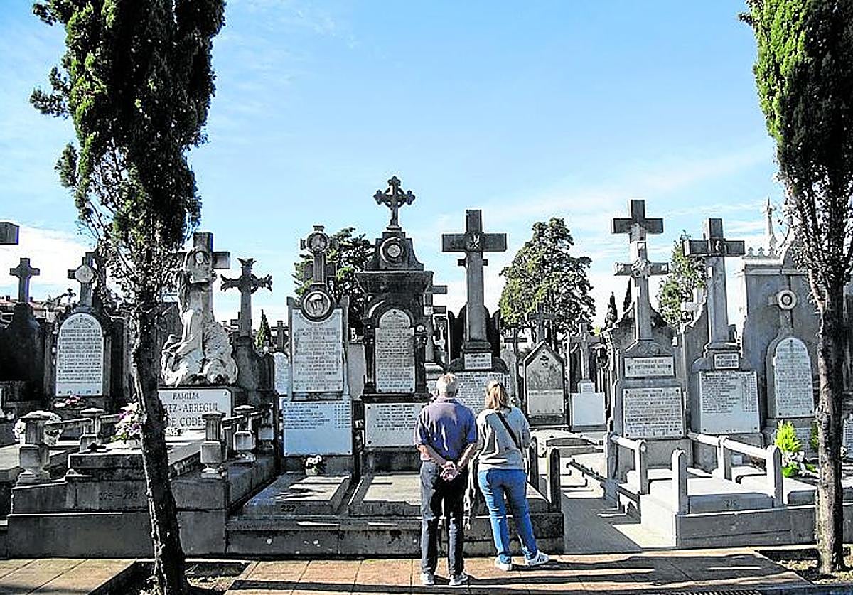 Los cementerios están listos para Todos los Santos.