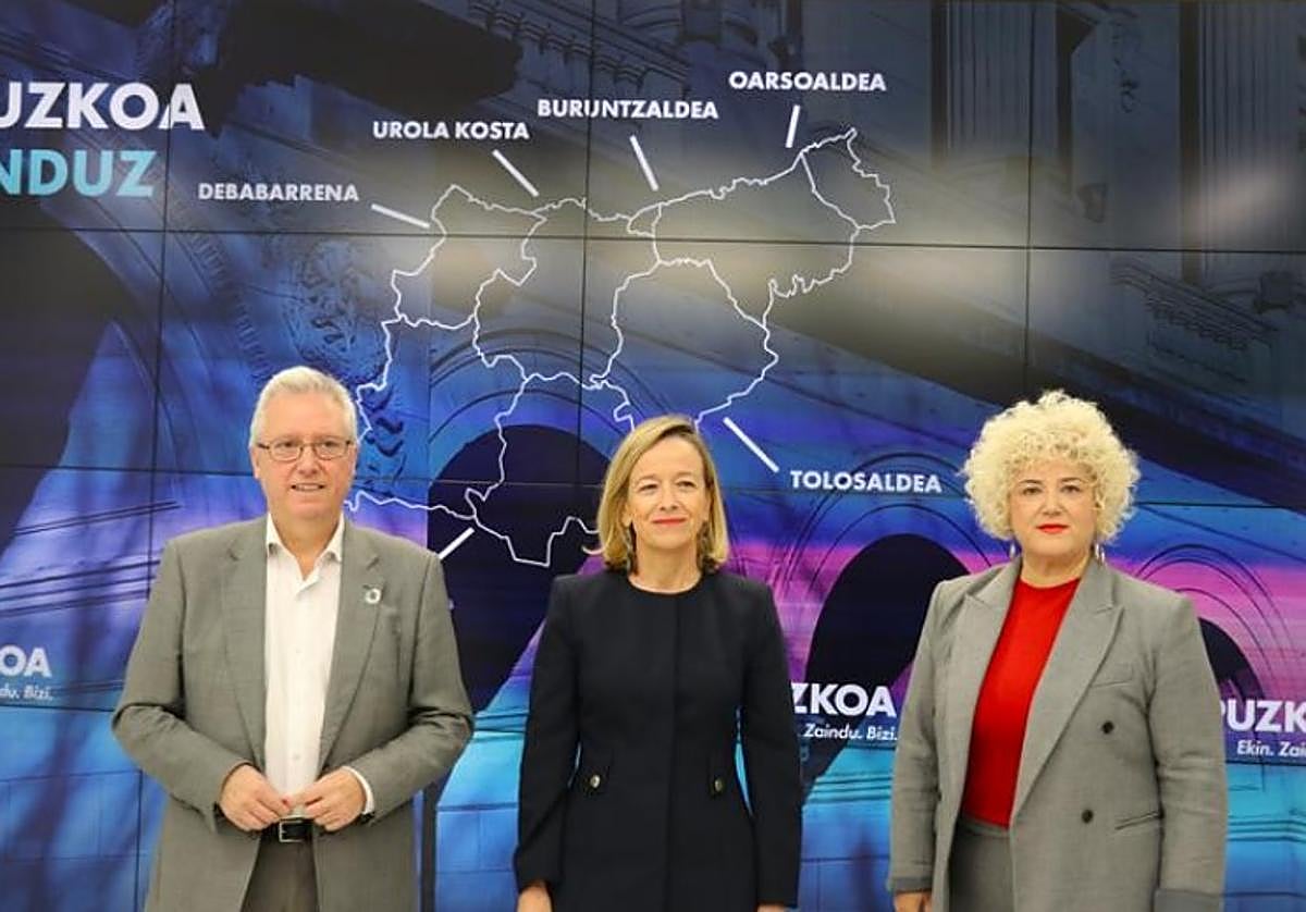 José Ingacio Asensio, Eider Mendoza y Maite Peña, este martes.