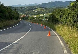 Pivotes colocados esta semana para calcular el espacio para la acera.