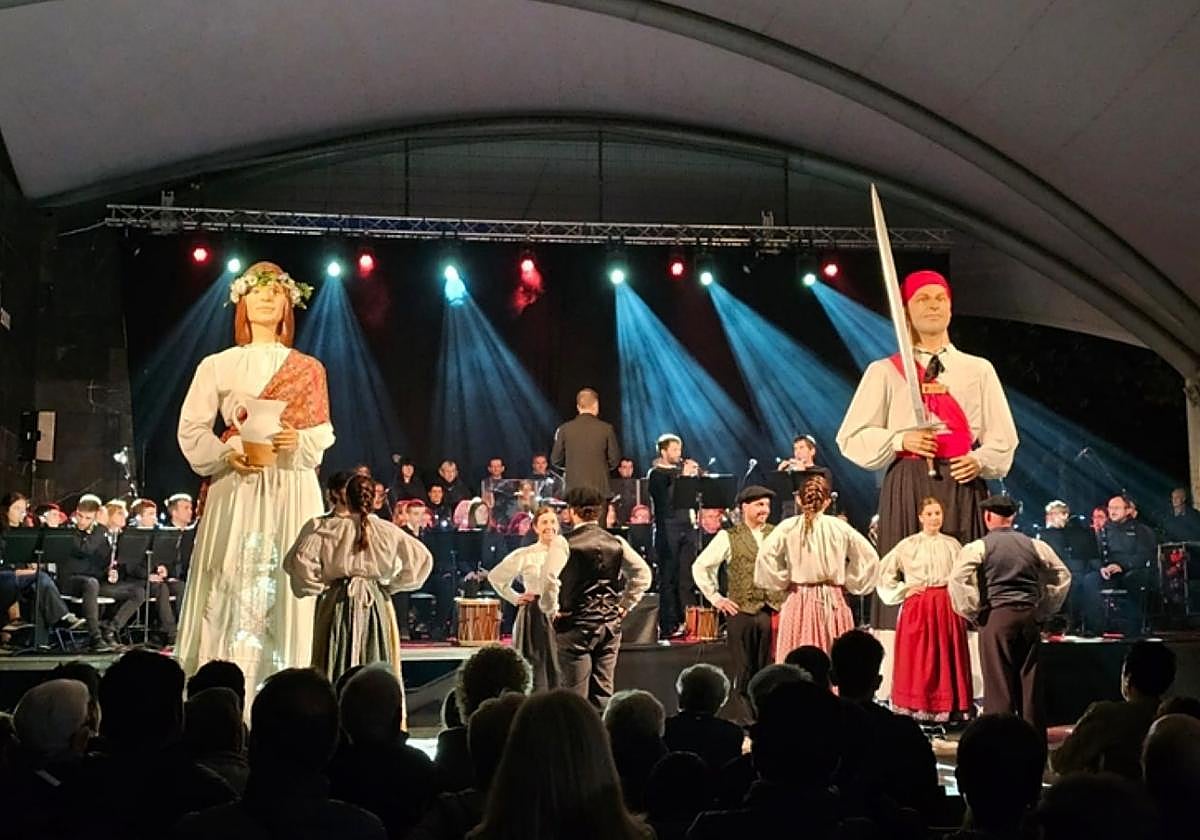 La cultura y el ambiente festivo se fusionaron en el Alarde.