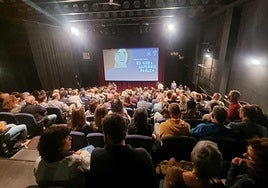 Erantzun bikaina Sarobe arte eszenikoen zentroko aretoan.