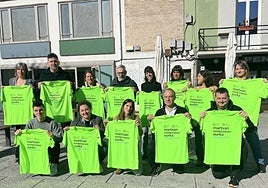 Organizadores, voluntarios y representantes municipales de Zumarraga y Urretxu en la presentación de este martes.