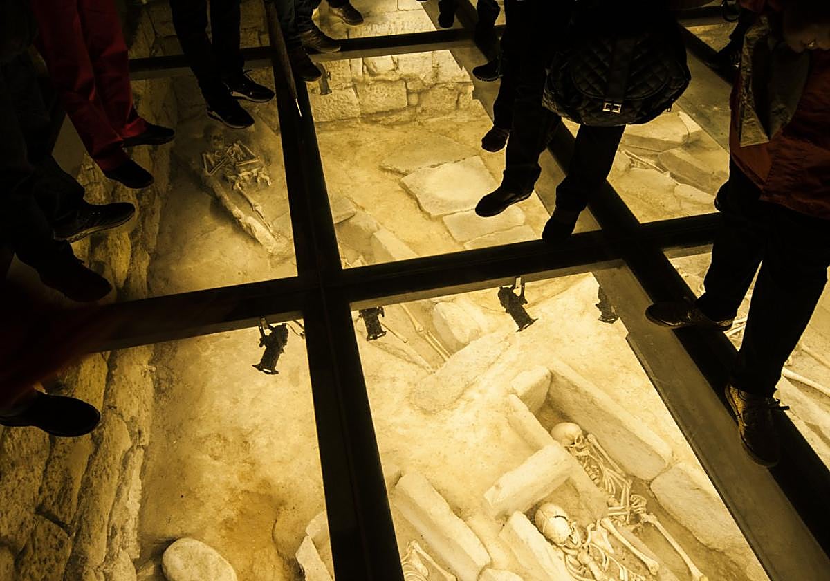 La espectacular necrópolis medieval esconde numerosa información sobre la historia de Zarautz.